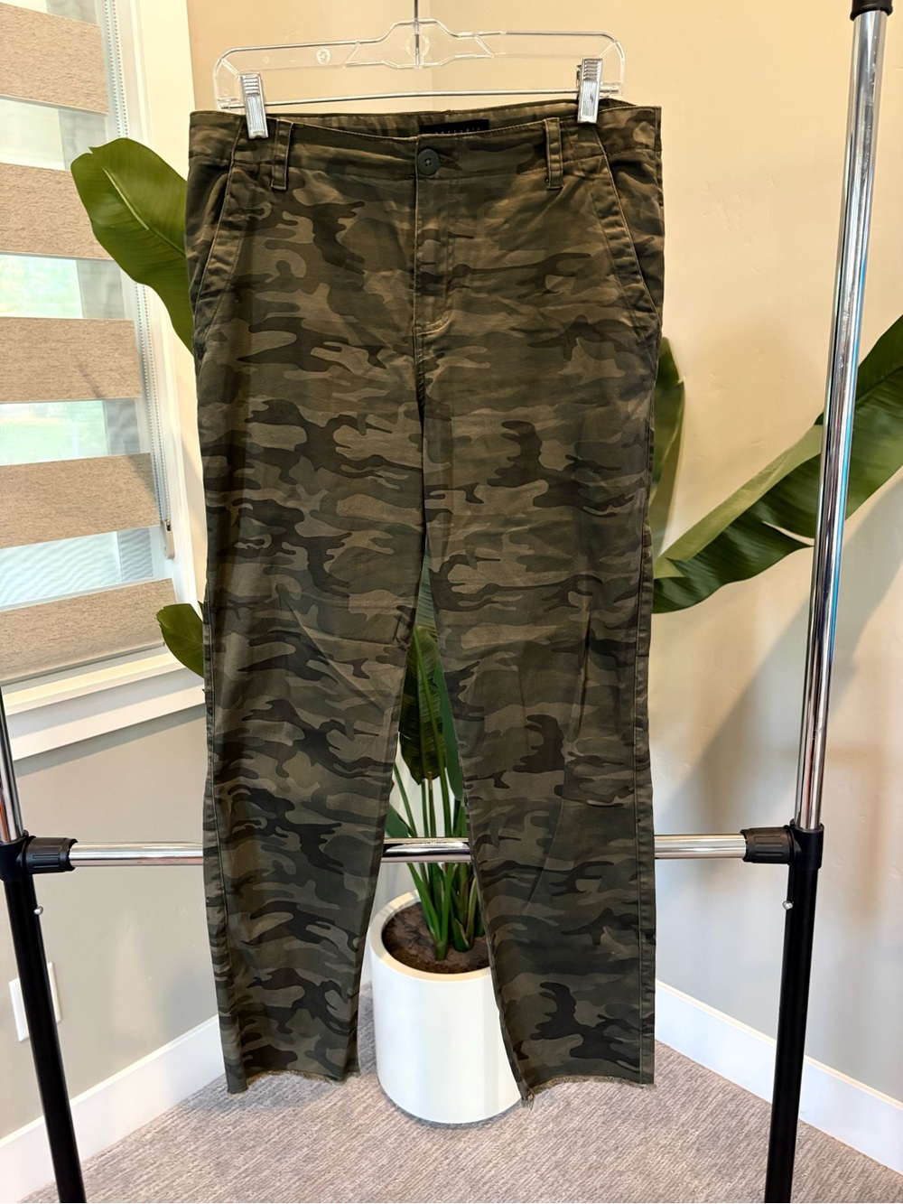 Sanctuary camouflage pattern trousers with raw edge hem